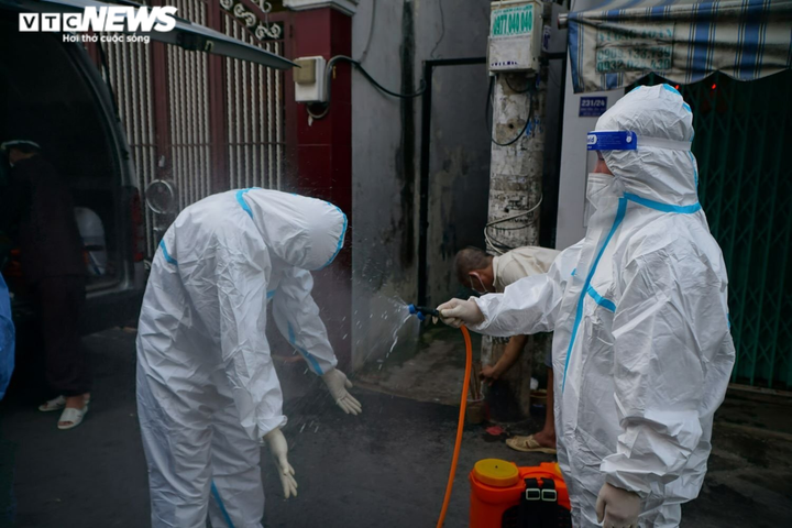 Chuyện chưa kể của nhóm mai táng miễn phí cho người chết trong dịch COVID-19 - 2