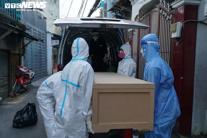 Chuyện chưa kể của nhóm mai táng miễn phí cho người chết trong dịch COVID-19 - 7