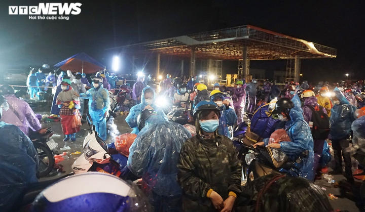 Chậm nhất ngày 20/10, Đà Nẵng đạt 100% người trong độ tuổi được tiêm vaccine - 2