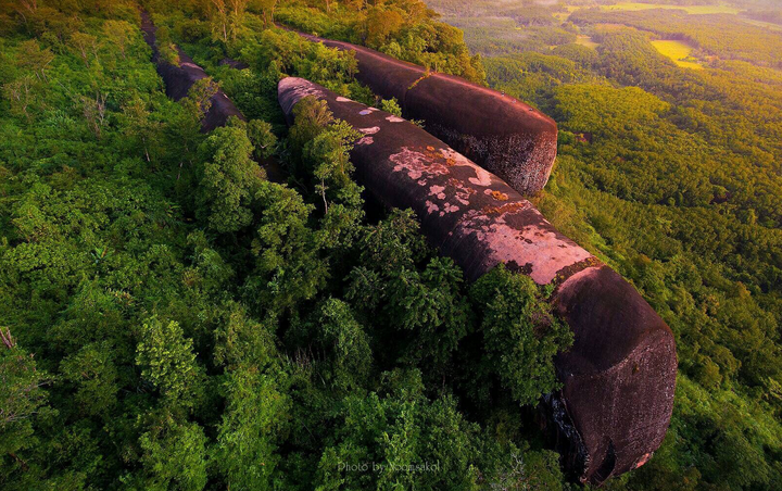 Choáng ngợp trước thiên nhiên kỳ vĩ ở đỉnh núi ‘cá voi’ hơn 75 triệu năm - 6