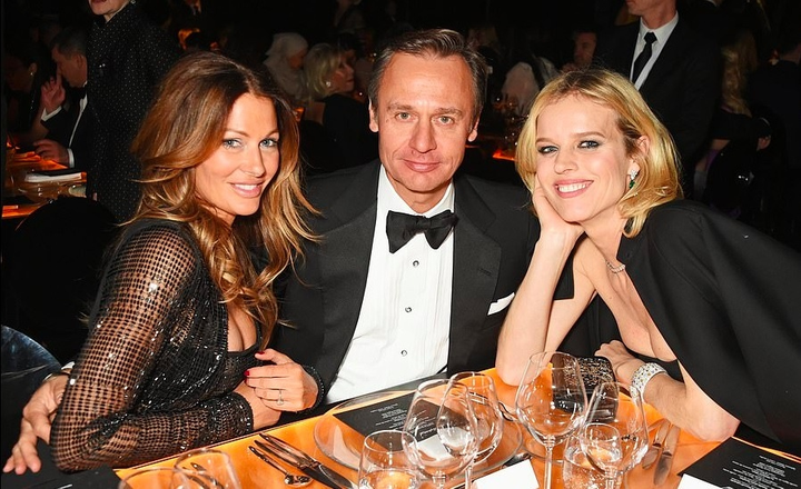 Sắc đẹp của cựu hoa hậu giàu hơn cả Nữ hoàng Anh - 2