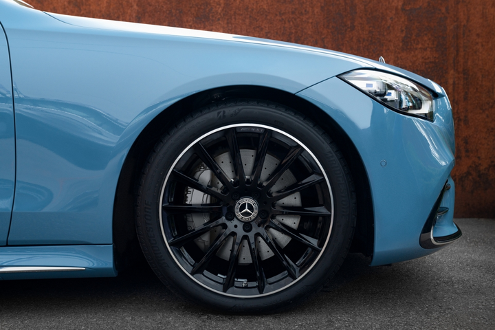 Mercedes-Benz tung gói trang trí cao cấp cho S-Class - 7