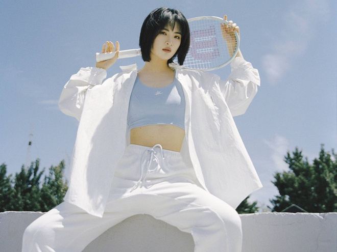 Ái nữ của CEO tập đoàn Huawei bị chê thậm tệ khi ra MV mới - 1