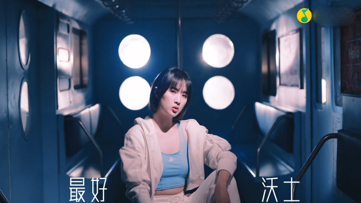 Ái nữ của CEO tập đoàn Huawei bị chê thậm tệ khi ra MV mới - 4