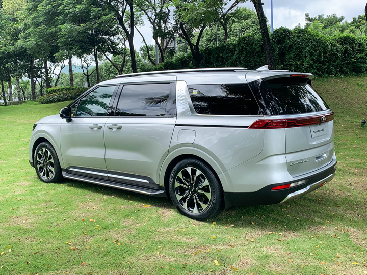 Kia Carnival 2021 ra mắt tại Việt Nam, giá từ 1,199 tỷ đồng - 4