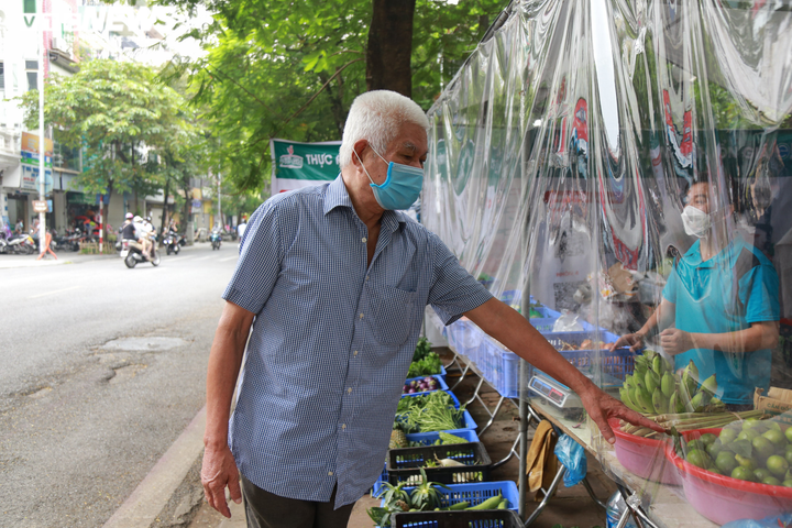 Ảnh: Độc đáo chuỗi cửa hàng đổi rác lấy thực phẩm đầu tiên ở Hà Nội - 8