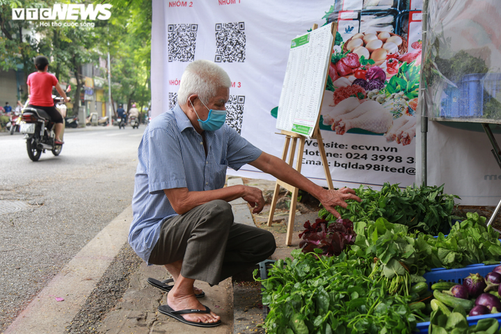 Ảnh: Độc đáo chuỗi cửa hàng đổi rác lấy thực phẩm đầu tiên ở Hà Nội - 9