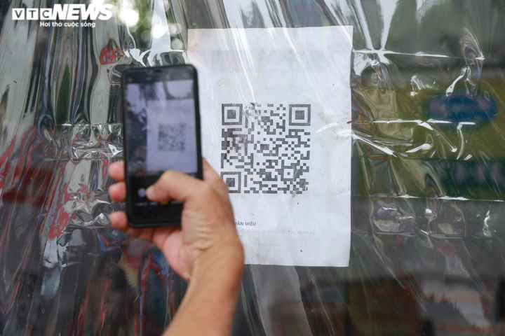 Ảnh: Độc đáo chuỗi cửa hàng đổi rác lấy thực phẩm đầu tiên ở Hà Nội - 5