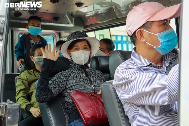 Ảnh: Quảng Bình đón 700 người dân từ TP.HCM hồi hương - 5