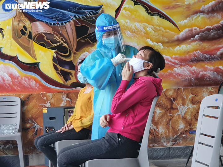 Giá kit xét nghiệm COVID-19 gấp đôi bình thường, Tiền Giang lập đoàn kiểm tra - 1