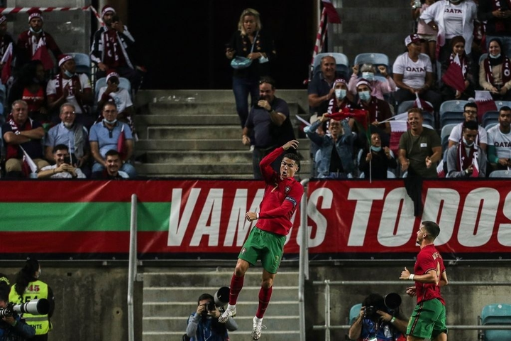 Ronaldo ghi bàn giúp Bồ Đào Nha hạ Qatar - 1