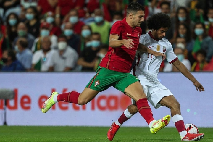 Ronaldo ghi bàn giúp Bồ Đào Nha hạ Qatar - 4