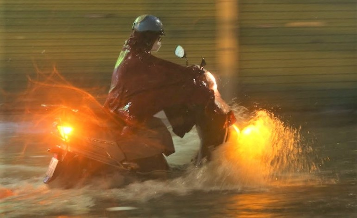 Ảnh hưởng bão số 7, cảnh báo ngập lụt ở Hà Nội - 1