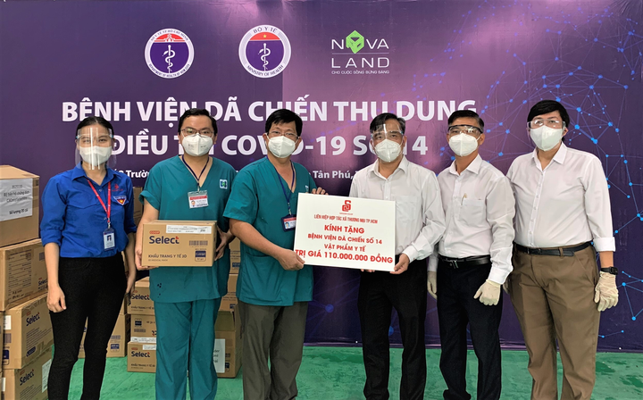 Saigon Co.op trao tặng vật phẩm y tế cho tuyến đầu chống dịch - 1