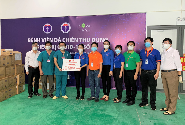 Saigon Co.op trao tặng vật phẩm y tế cho tuyến đầu chống dịch - 2