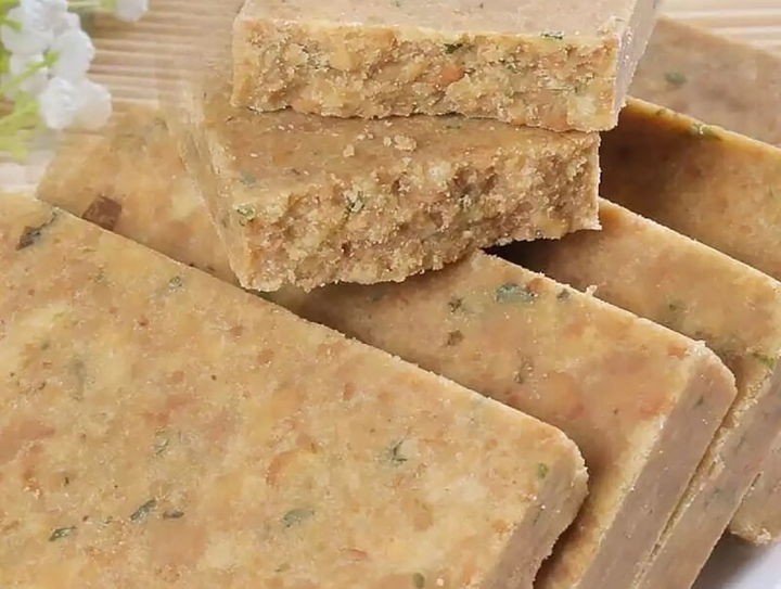 Được ví như 'viên gạch', món quà ăn vặt tuổi thơ này đến giờ vẫn gây thương nhớ - 4