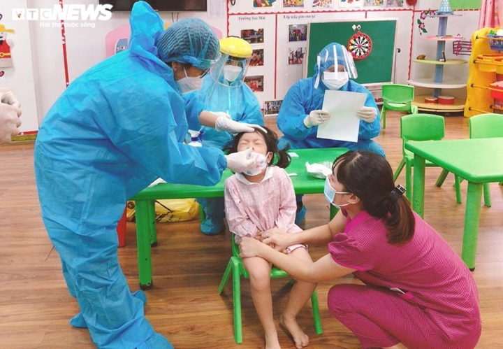 Một trẻ mầm non mắc COVID-19, lấy mẫu xét nghiệm hơn 600 học sinh và giáo viên - 1