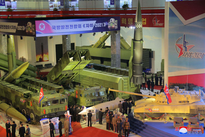 Triều Tiên phô diễn lực lượng ‘bất khả chiến bại’ giữa thủ đô Bình Nhưỡng - 6