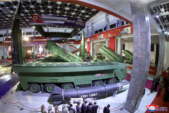 Triều Tiên phô diễn lực lượng ‘bất khả chiến bại’ giữa thủ đô Bình Nhưỡng - 10