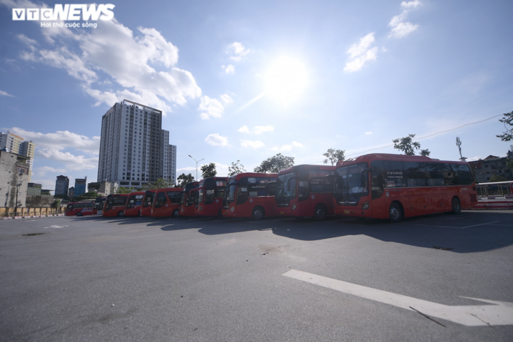 Ảnh: Bến xe Hà Nội tất bật chuẩn bị mở cửa trở lại - 9