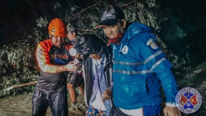 Bão Kompasu đổ bộ Philippines, ít nhất 9 người chết - 1