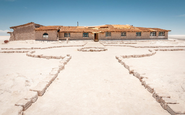 Đỉnh của chóp: Khách sạn ‘mặn’ nhất thế giới được xây bằng hàng tấn muối trắng - 1