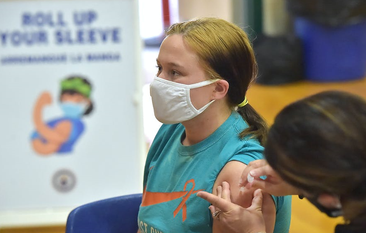 Các nước tiêm vaccine COVID-19 cho trẻ thế nào? - 1