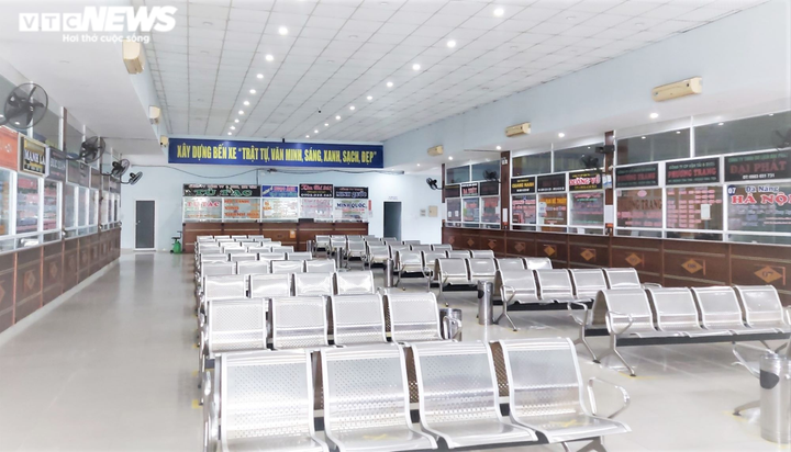 Vận tải hành khách liên tỉnh ngày đầu hoạt động: Bến xe Đà Nẵng vắng ngắt - 2