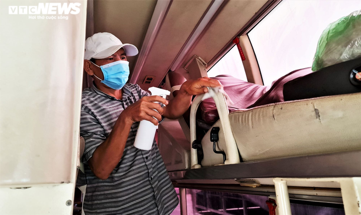 Vận tải hành khách liên tỉnh ngày đầu hoạt động: Bến xe Đà Nẵng vắng ngắt - 4