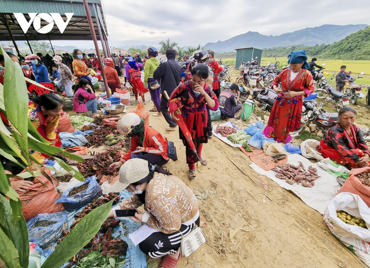 Ảnh: Độc đáo, hấp dẫn chợ phiên vùng cao Tủa Chùa - 11