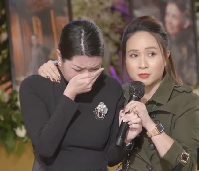 Lễ tang Phi Nhung ở Mỹ: Trizzie khóc ân hận, Mạnh Quỳnh xin lỗi Wendy Phạm - 23