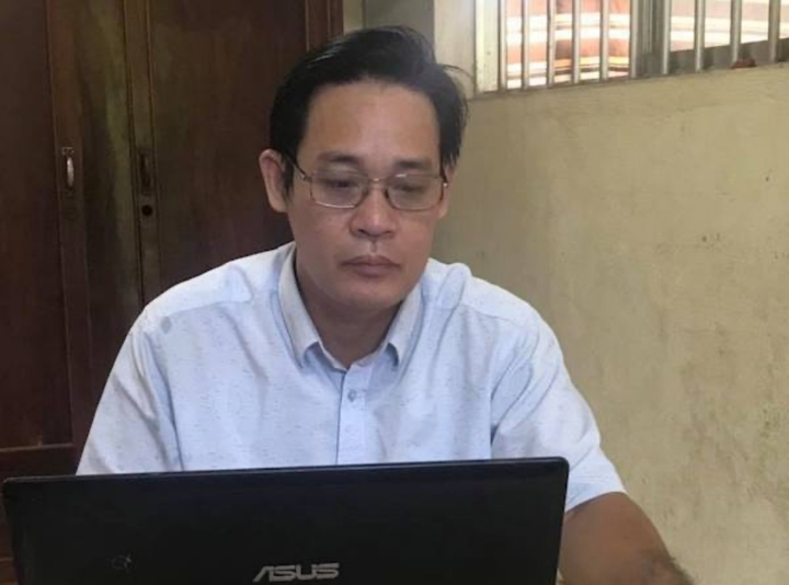 Thầy giáo xin nghỉ vì 'vấn nạn dối trá' được động viên ở lại dạy học - 1