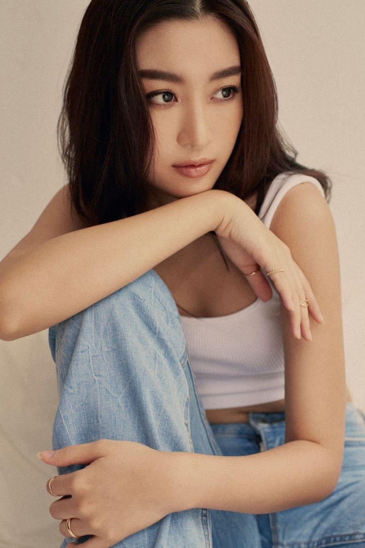 Hoa hậu Đỗ Mỹ Linh tung bộ ảnh gợi cảm đón tuổi 25 - 1