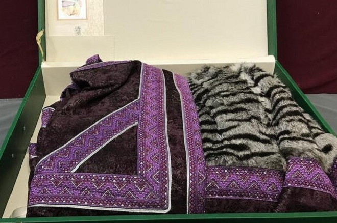 Kho quà tặng xa xỉ gây tranh cãi dưới thời Trump, có cả hàng nhái - 1