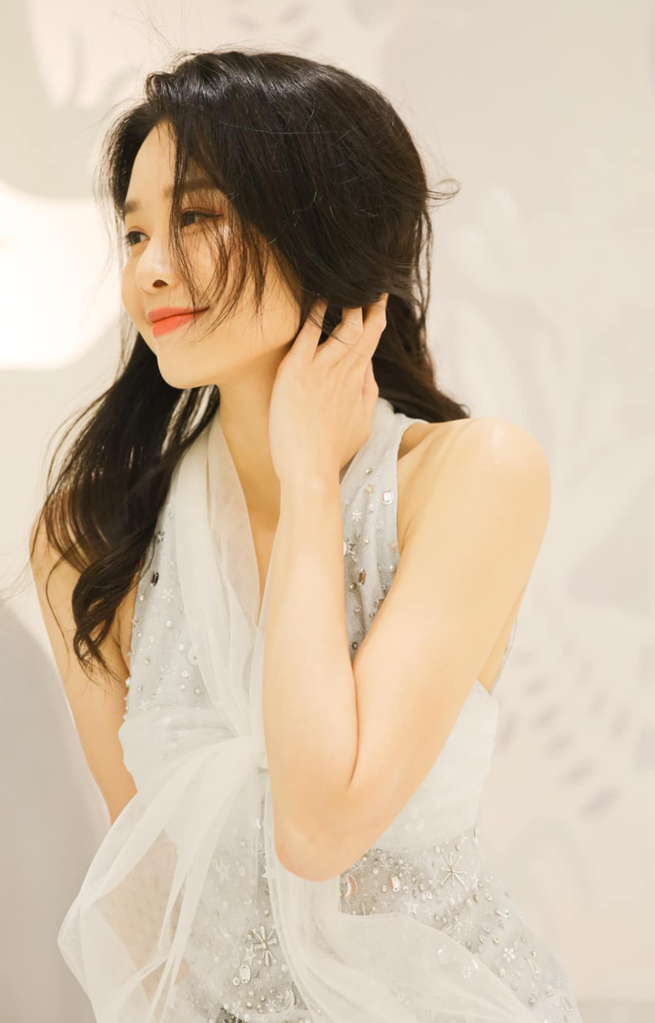 Nhan sắc của MC VTV từng bị cắt sóng vì gương mặt quá trẻ - 13