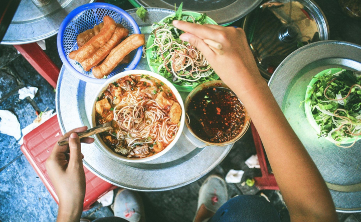 Bún - phở 'tới công chuyện' với hội mê ăn ở Hà Nội, anh em Sài Gòn chỉ biết ước - 4