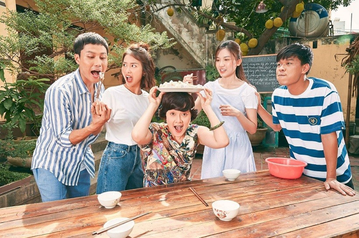 Vân Dung mặc áo dài, e ấp bên Quang Thắng trong 'lễ ăn hỏi' - 8