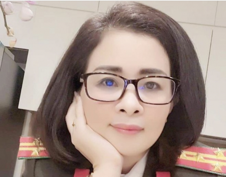 Nữ đại tá công an rởm làm giả sổ tiết kiệm 200 tỷ đồng để lừa đảo - 1