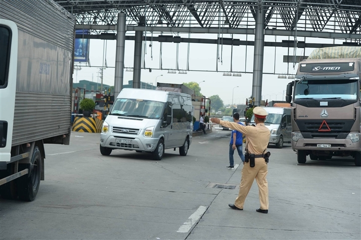 Chưa bỏ 22 chốt kiểm soát xe vào thành phố: Công an Hà Nội nói gì? - 1