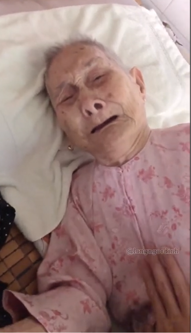 Xúc động mẹ 105 tuổi bật khóc khi gặp lại con gái 84 tuổi sau 4 tháng giãn cách - 3
