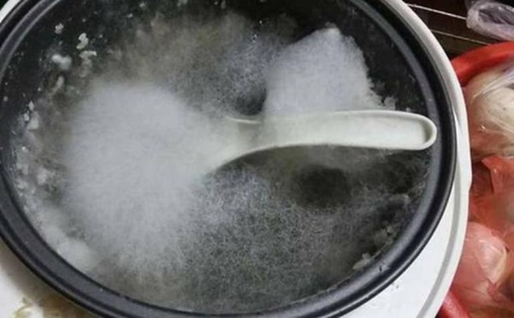 Món 'kẹo bông gòn' bằng nồi cơm điện: Ai thấy cũng bỏ chạy vì quá bốc mùi - 5