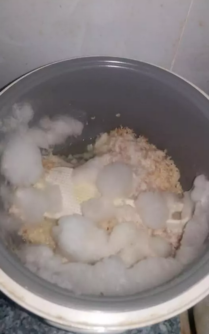 Món 'kẹo bông gòn' bằng nồi cơm điện: Ai thấy cũng bỏ chạy vì quá bốc mùi - 4