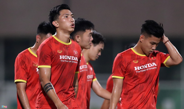 Đoàn Văn Hậu sẽ sang Hàn Quốc phẫu thuật vào tháng 11 - 1