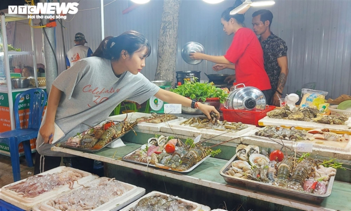 Đà Nẵng cho phép nhà hàng, rạp chiếu phim hoạt động từ ngày 16/10 - 1