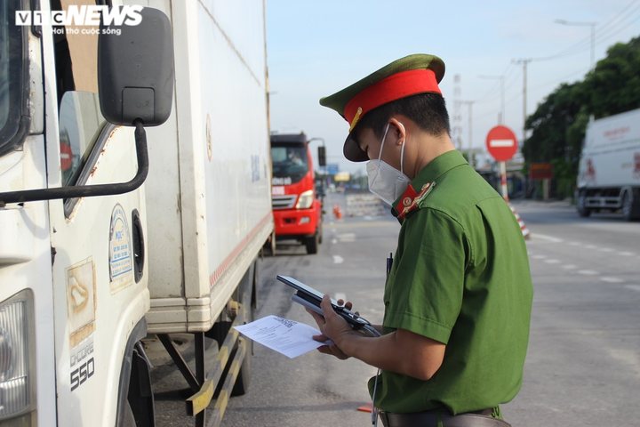 Quảng Ngãi, Lâm Đồng quy định thế nào đối với người từ địa bàn khác đến? - 2