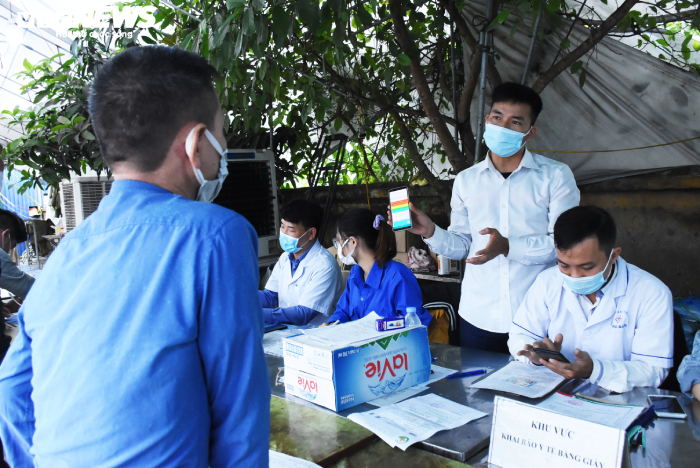 Hải Phòng bỏ yêu cầu giấy xét nghiệm COVID-19, nhiều người vẫn mang đề phòng - 7