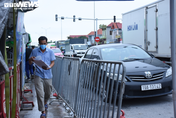 Hải Phòng bỏ yêu cầu giấy xét nghiệm COVID-19, nhiều người vẫn mang đề phòng - 9