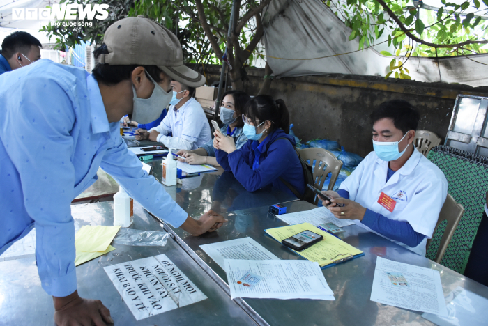 Hải Phòng bỏ yêu cầu giấy xét nghiệm COVID-19, nhiều người vẫn mang đề phòng - 2