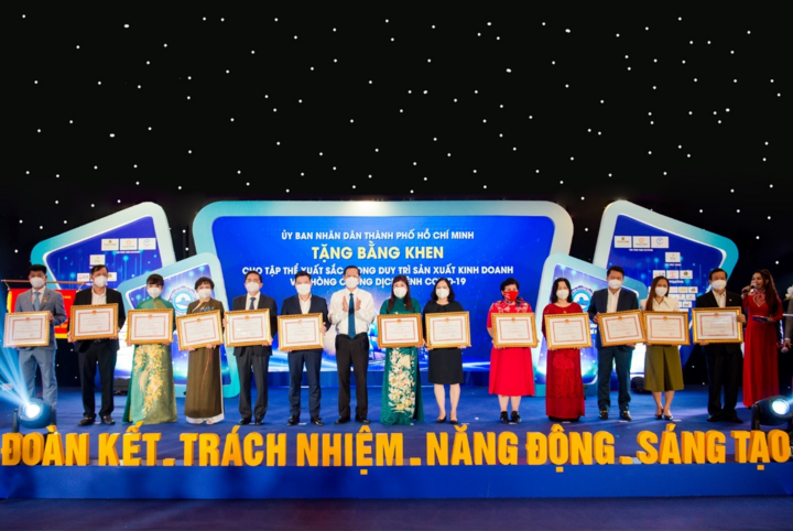 Tập đoàn Hưng Thịnh nhận bằng khen của UBND TP.HCM - 1