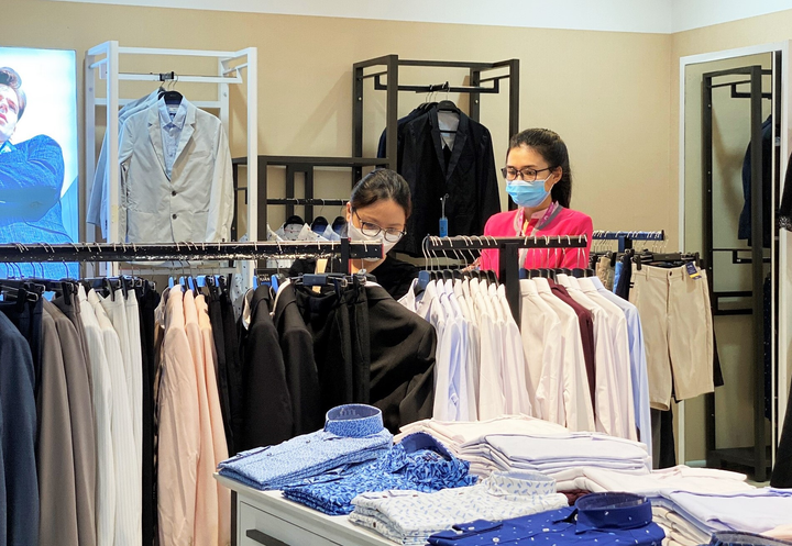 TTTM Sense City Phạm Văn Đồng nhộn nhịp đón khách với nhiều khuyến mãi hấp dẫn - 1